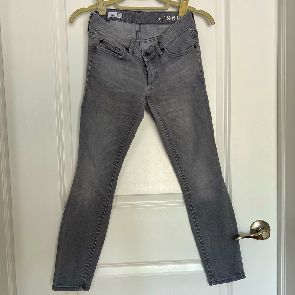 Gap gray skinny jeans